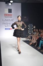 Model walk the ramp for Sonakshi Raaj Talent Box show at Lakme Fashion Week Day 2 on 4th Aug 2012 (37).JPG